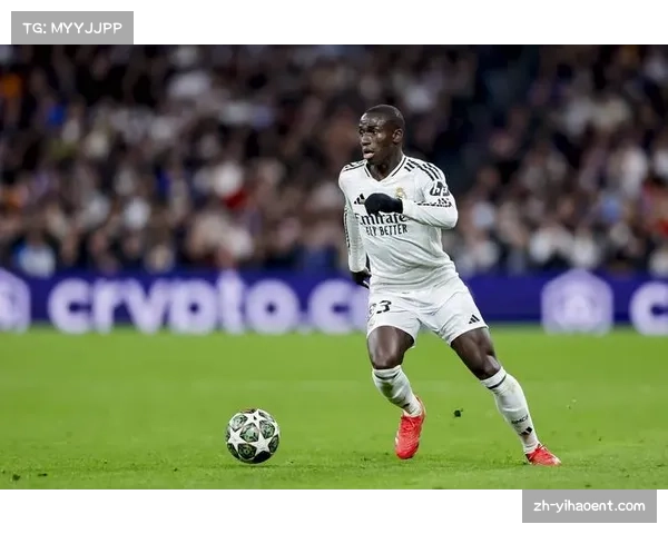 皇马边后卫内收战术 参与中场构建的轮换执行